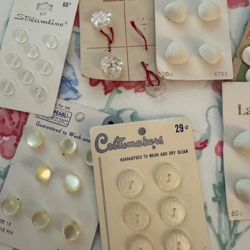 Vintage Button Lot La Mode Le Chic Costumakers Mother of Pearl Glass Retro Cards